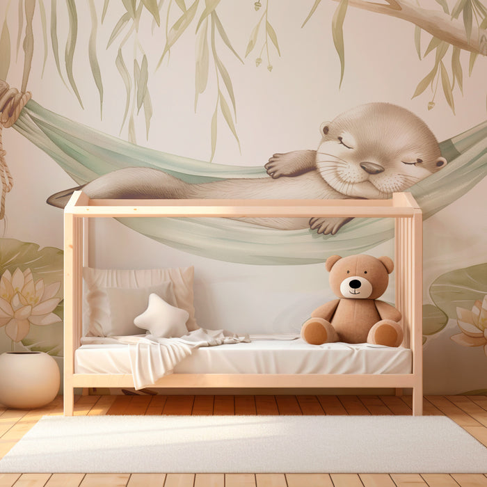 Papier peint chambre bébé | Petite loutre paisible dans un hamac au-dessus des nénuphars en fleur