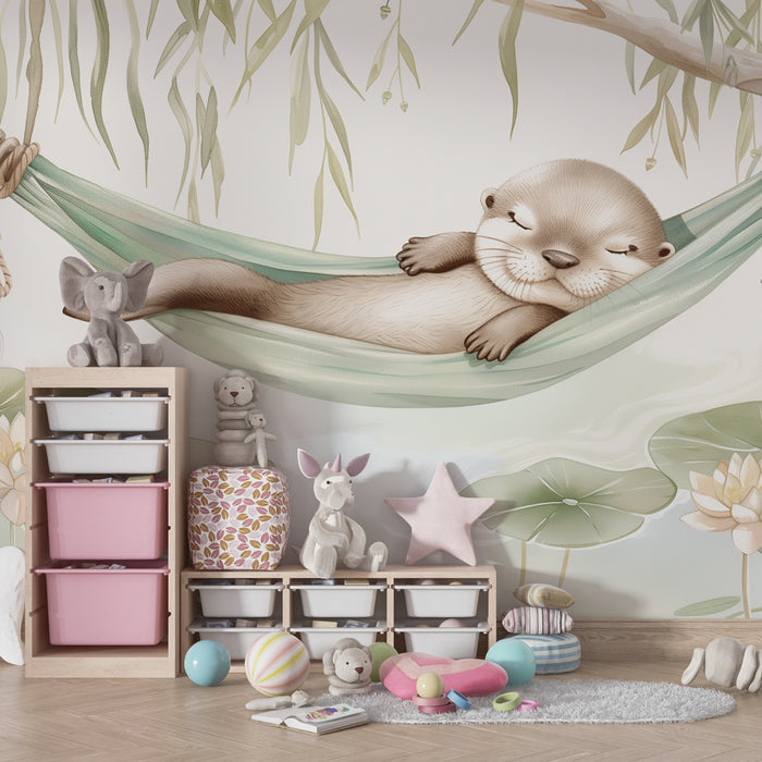 Papier peint chambre bébé | Petite loutre paisible dans un hamac au-dessus des nénuphars en fleur