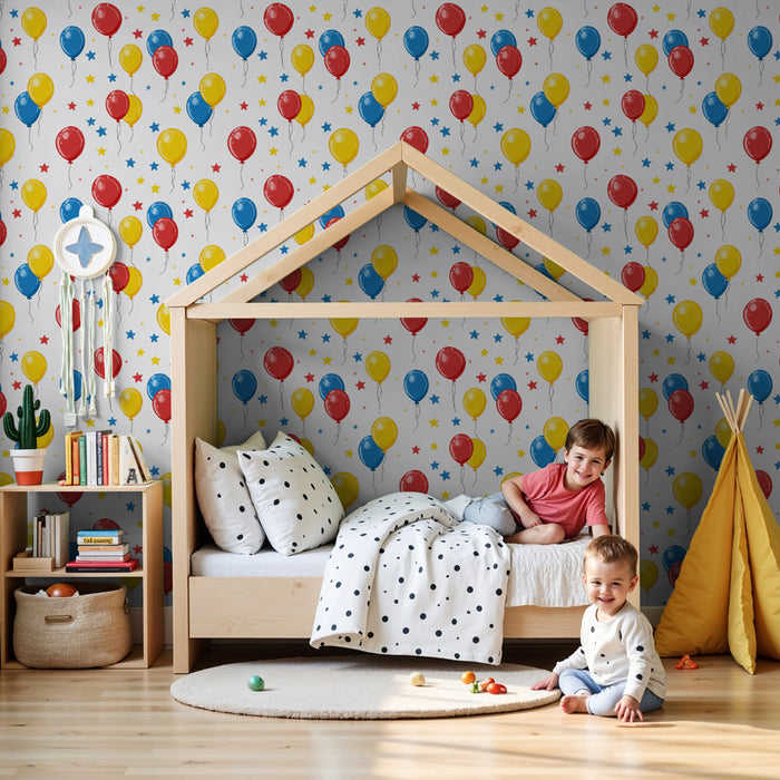Papier peint chambre enfant à motifs | Ballons colorés et étoiles festives