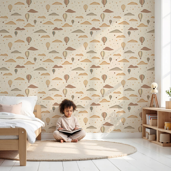 Papier peint chambre enfant à motifs | Montgolfières et paysages doux