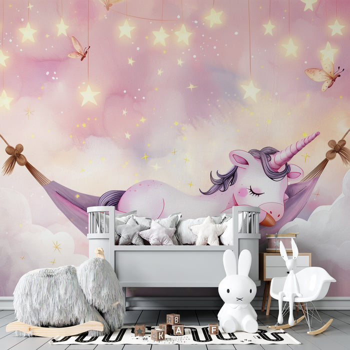 Papier peint chambre enfant | Licorne endormie dans un hamac de nuages au milieu des étoiles